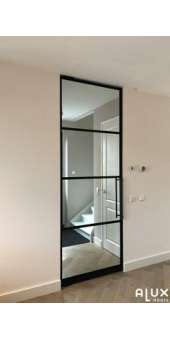 Двери скрытого монтажа с зеркалом